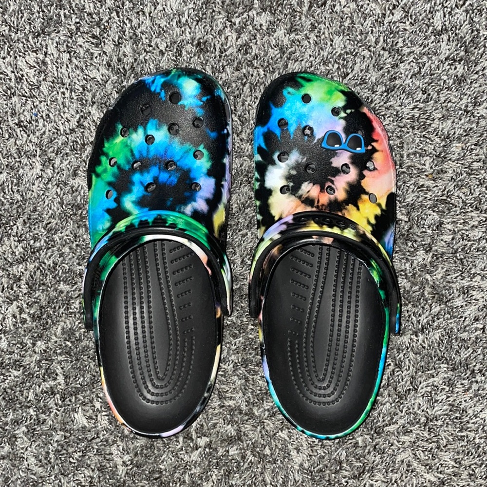 Tye die crocs with free charm